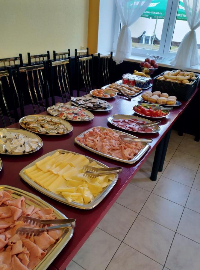 Hotel U Jezirka Liberec Bagian luar foto