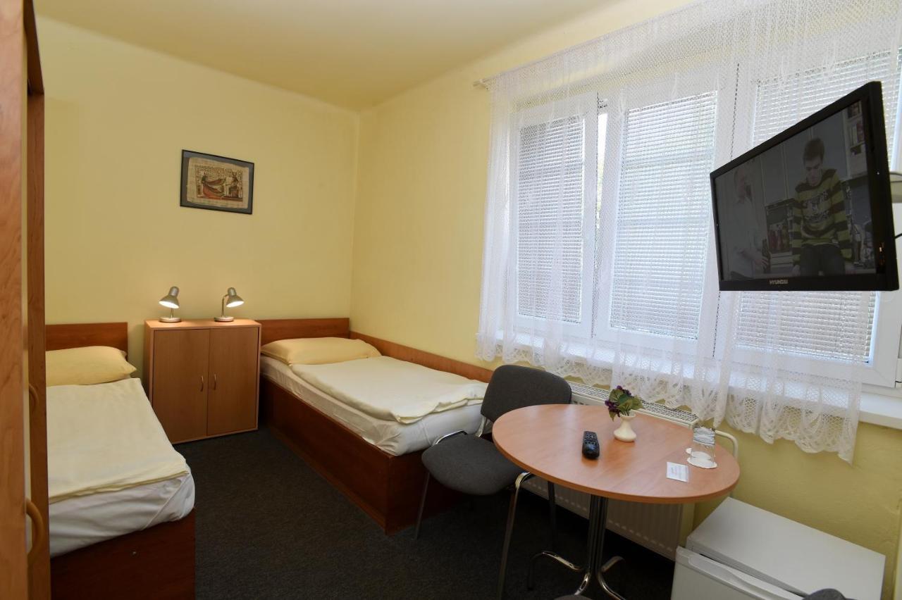 Hotel U Jezirka Liberec Bagian luar foto