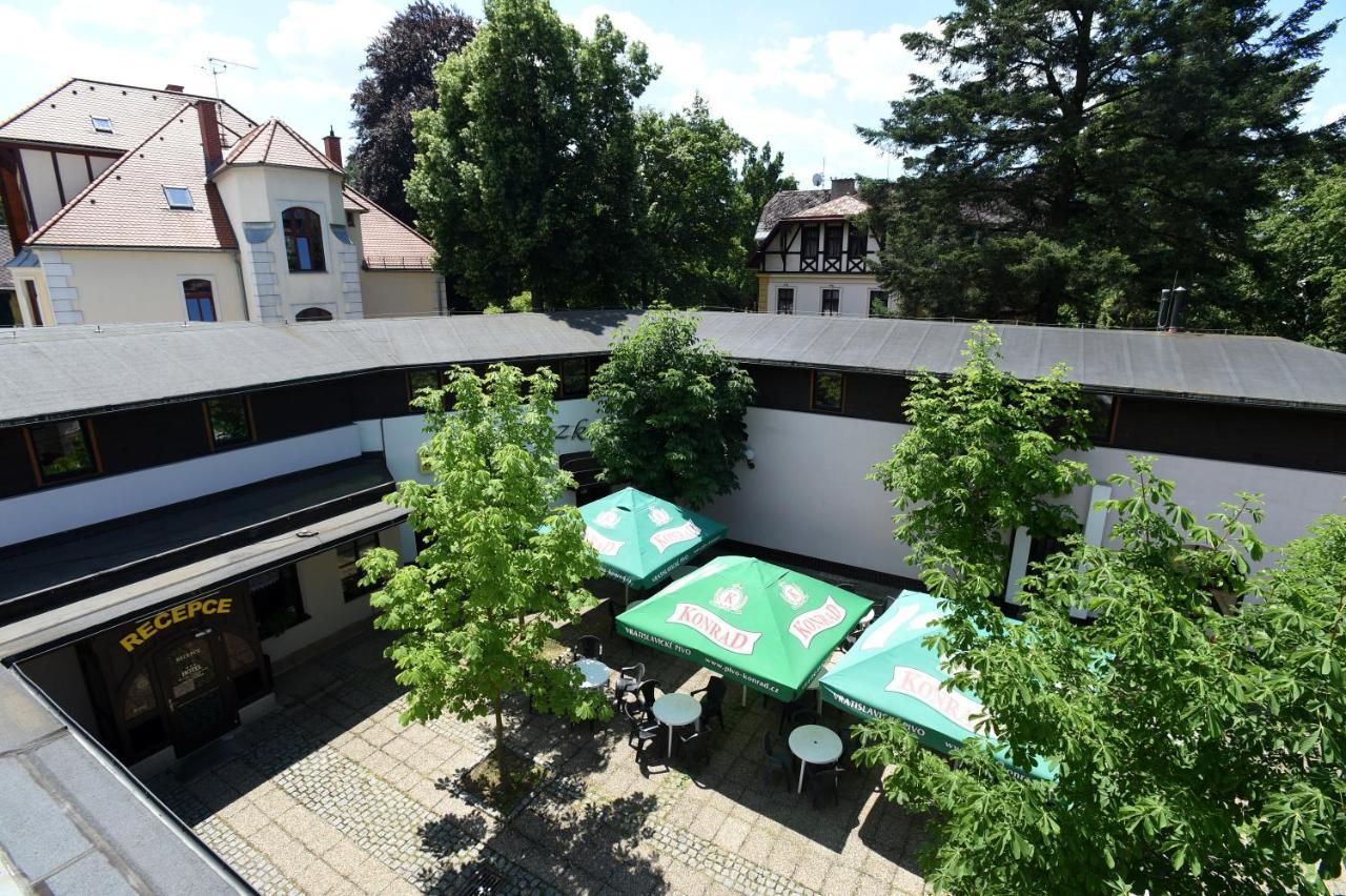 Hotel U Jezirka Liberec Bagian luar foto