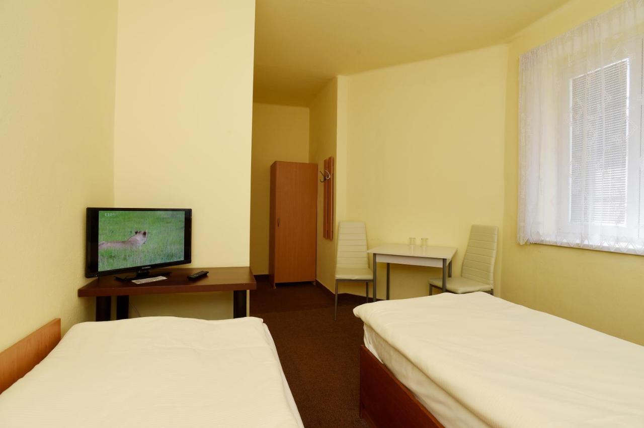 Hotel U Jezirka Liberec Bagian luar foto